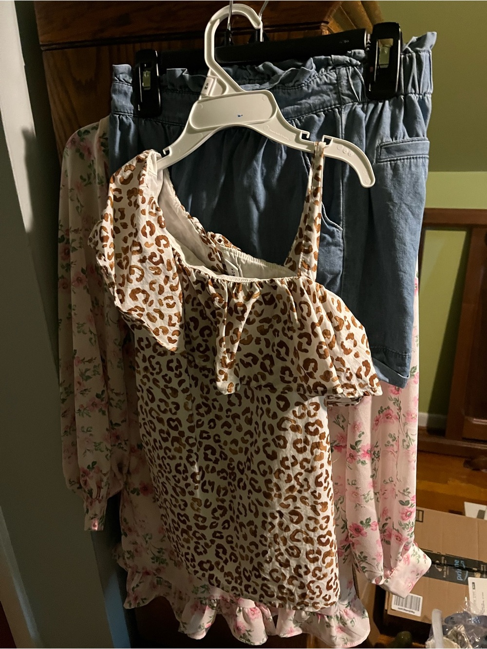 Janie and Jack Leopard Print Ruffle One-Shoulder Top and Blue Chambray shorts